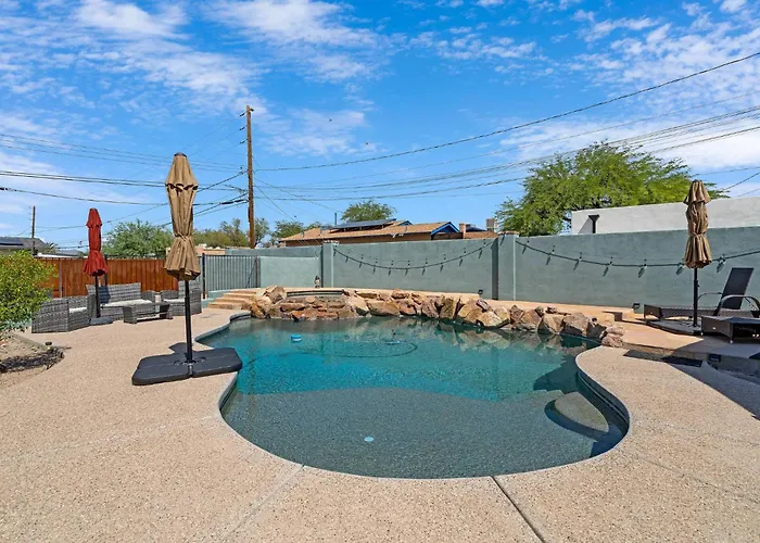 Duende Retreat•walk To Uofa•pool